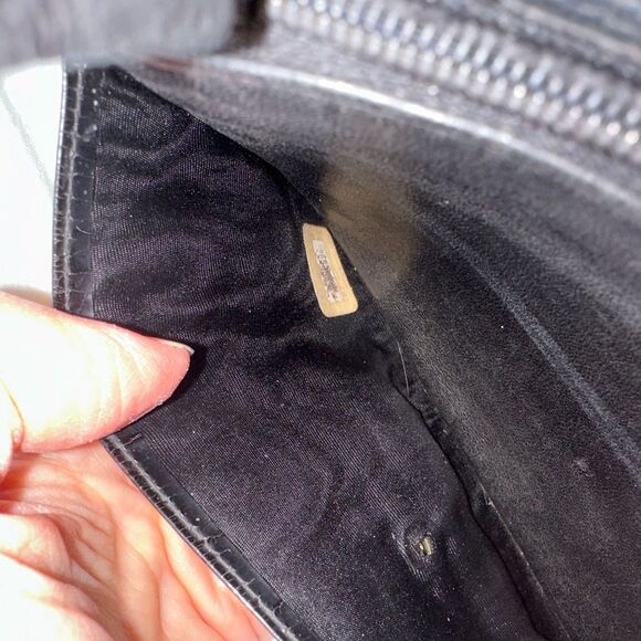 Chanel patent leather clutch with an added chain - Picture 9 of 15